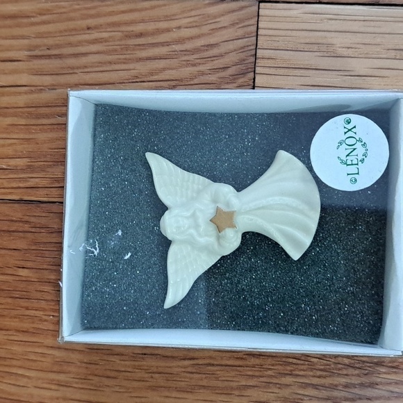 Vintage Lenox Fine China Angel With Gold Star Brooch in Original Box Christmas - Picture 1 of 6